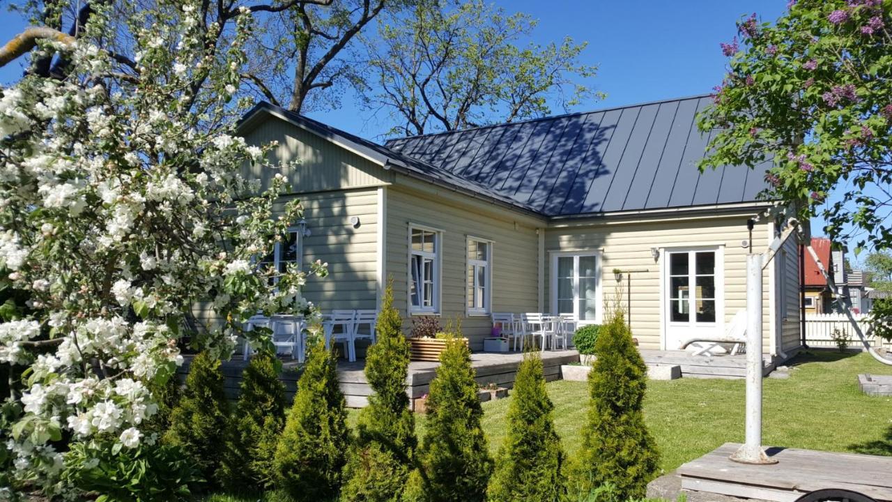 Kuressaare Family And Garden Apartments Exterior photo